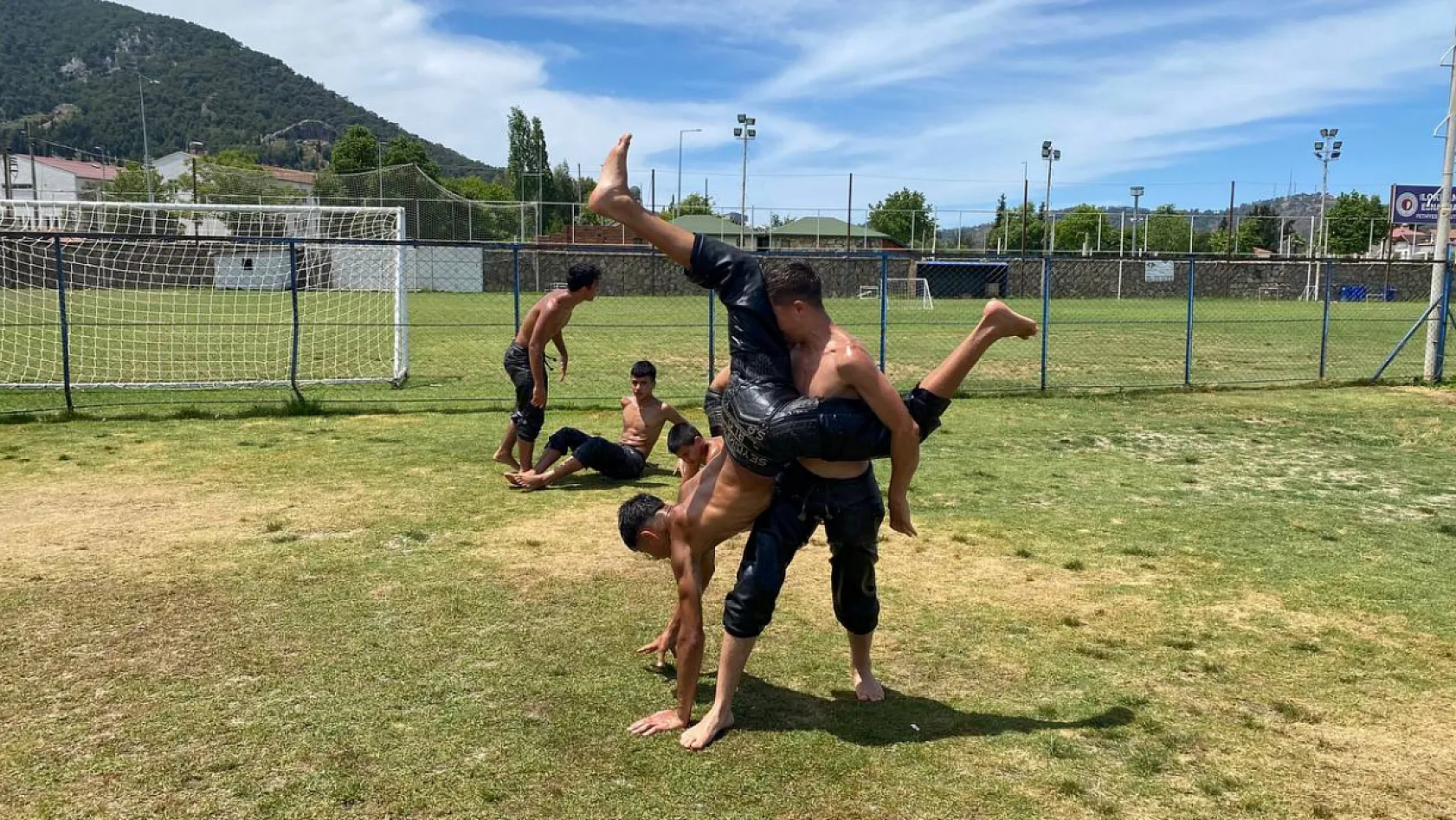 Fethiye'nin Geleceğin Başpehlivanları Kırkpınar'a Hazırlanıyor