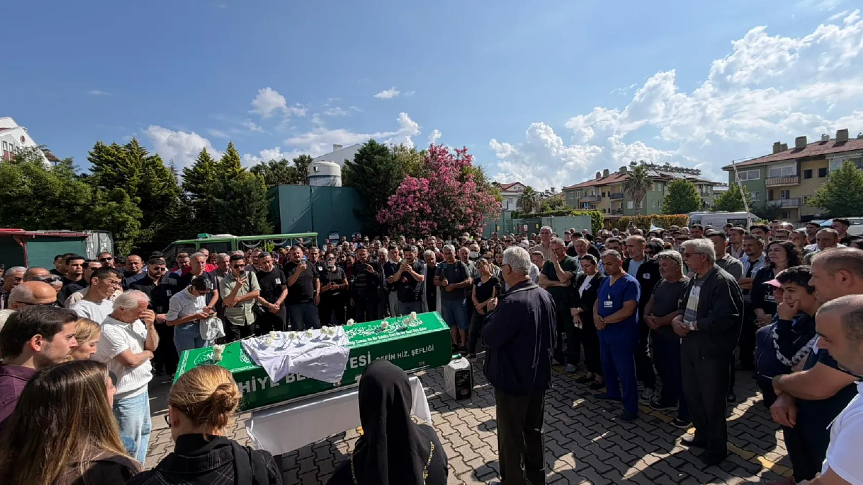 Fethiye'nin sevilen doktoru Ali İhsan Alpay'a gözyaşlarıyla veda