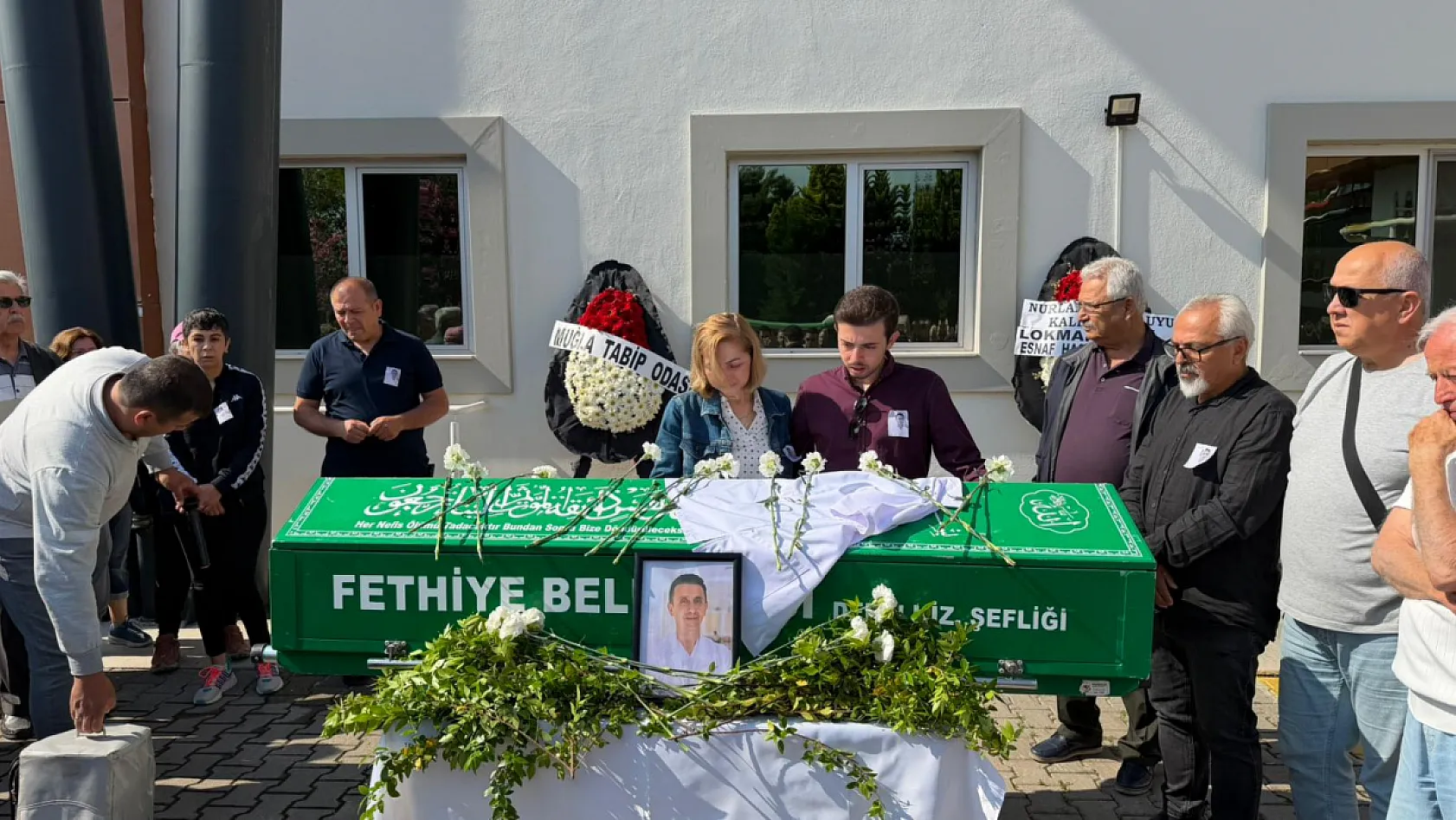 Fethiye'nin sevilen doktoru Ali İhsan Alpay'a gözyaşlarıyla veda