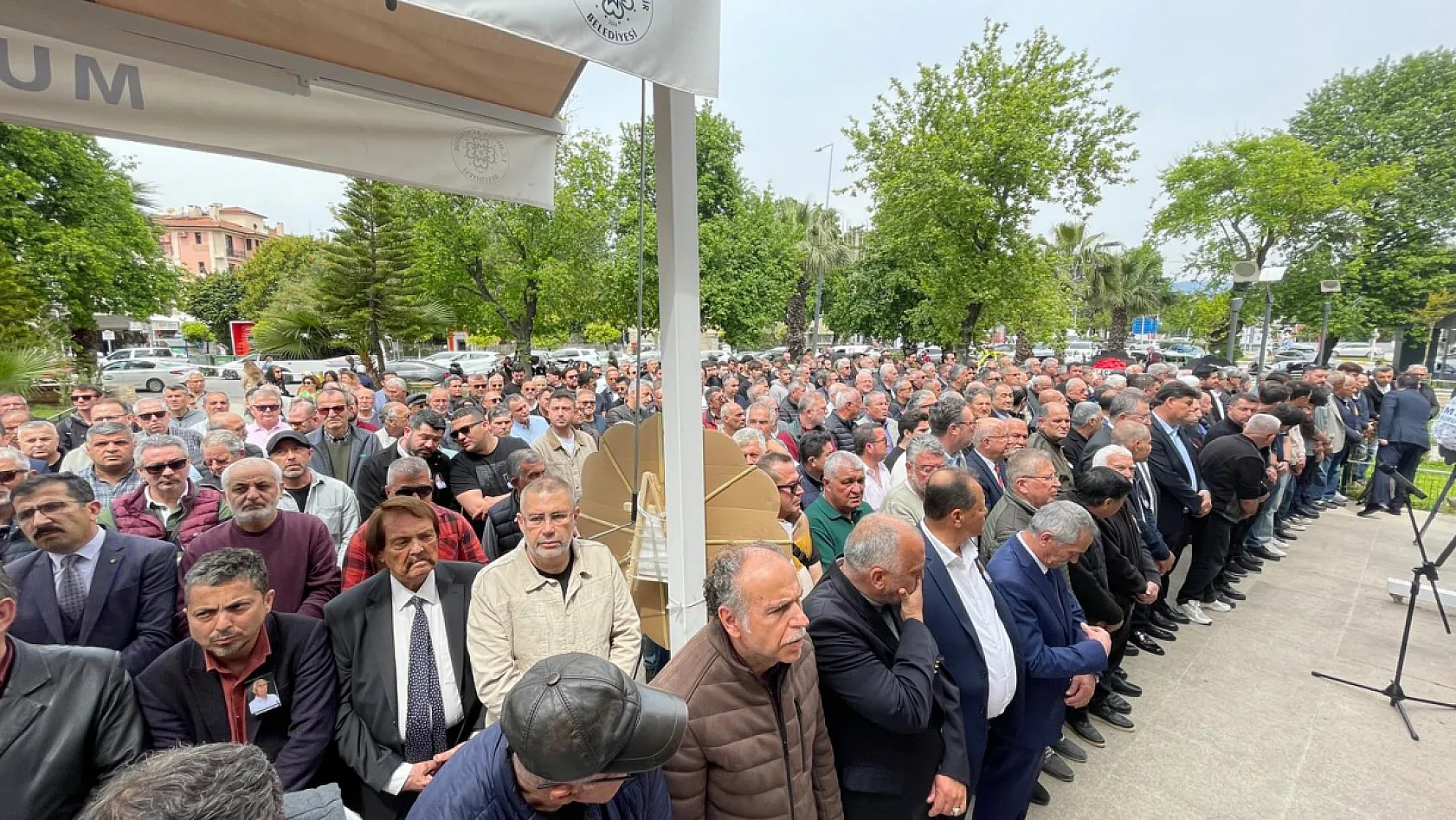 Fethiye'nin sevilen esnaflarından Ali Rıza Köse son yolculuğuna uğurlandı