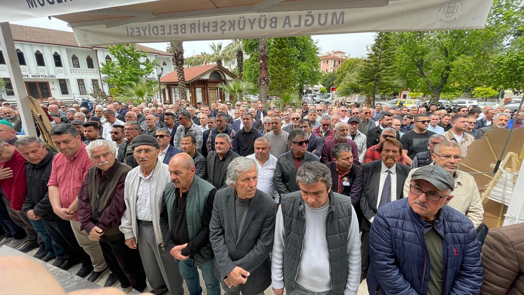Fethiye'nin sevilen esnaflarından Ali Rıza Köse son yolculuğuna uğurlandı