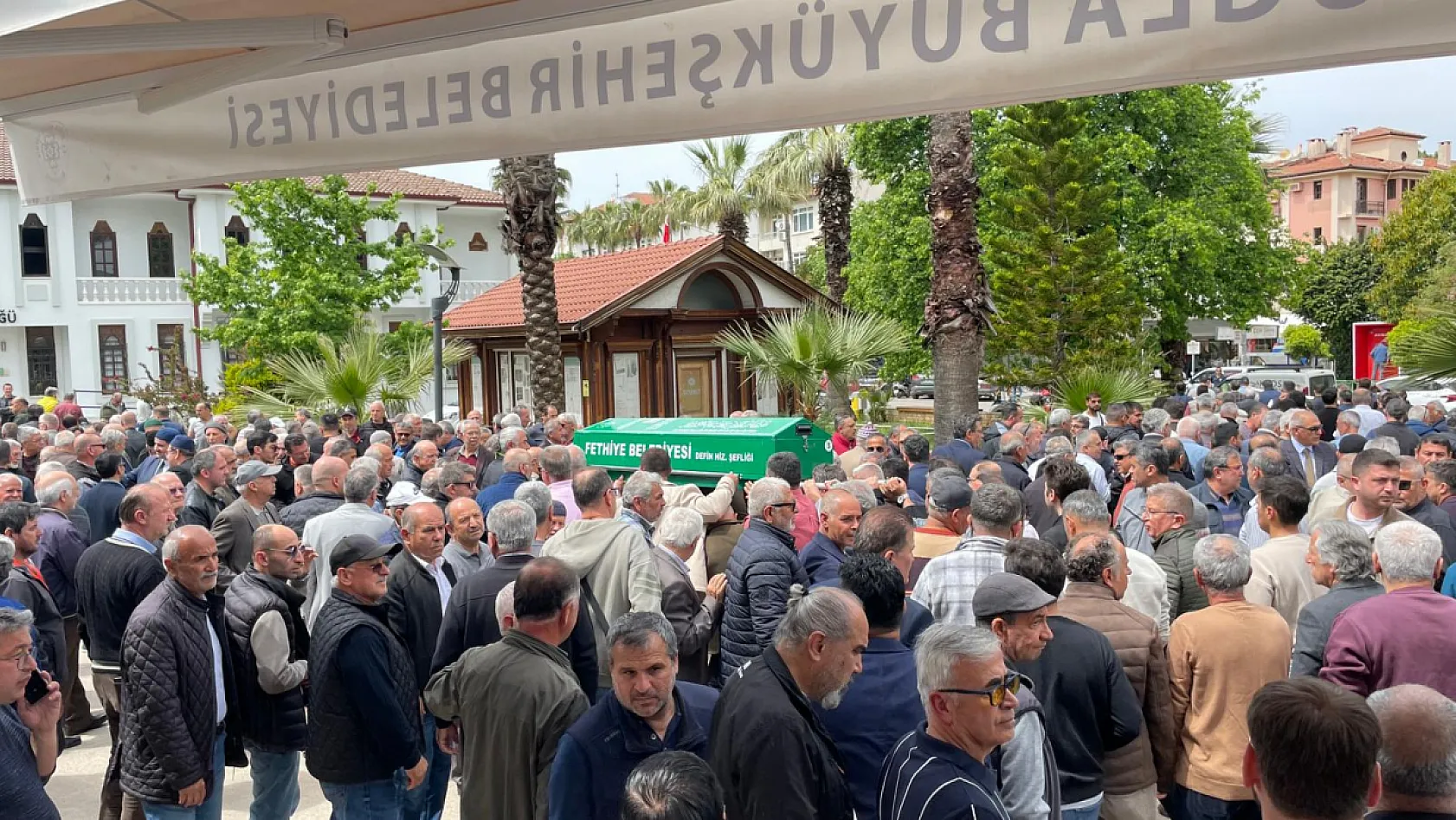 Fethiye'nin sevilen esnaflarından Ali Rıza Köse son yolculuğuna uğurlandı