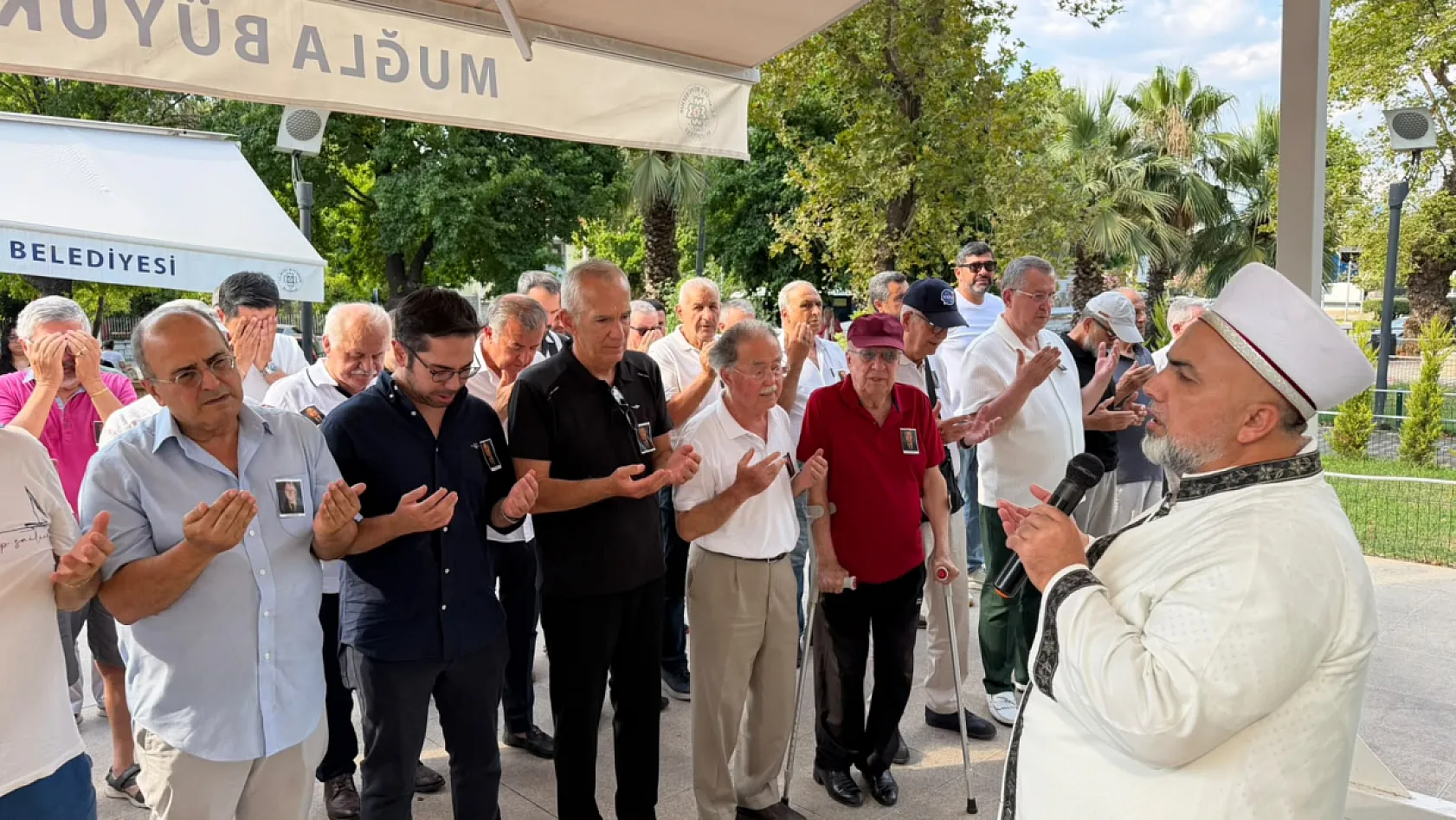 Fethiye'nin tanınmış esnaflarından Erol Kıvrak son yolculuğuna uğurlandı