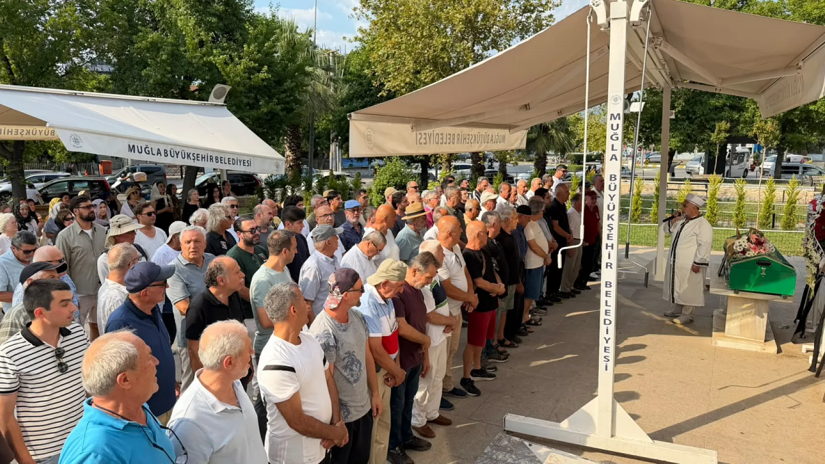 Fethiye'nin tanınmış esnaflarından Erol Kıvrak son yolculuğuna uğurlandı
