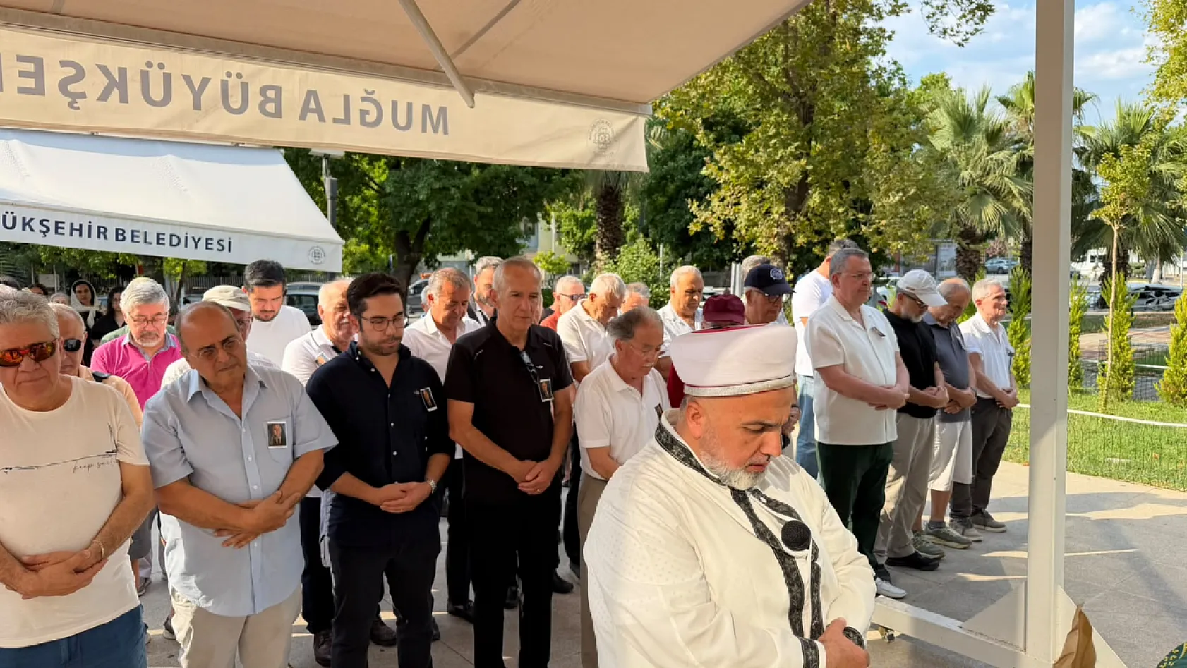 Fethiye'nin tanınmış esnaflarından Erol Kıvrak son yolculuğuna uğurlandı