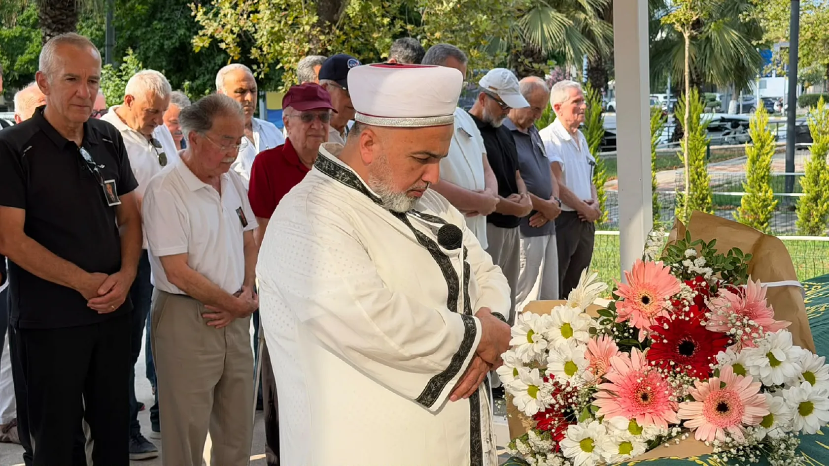 Fethiye'nin tanınmış esnaflarından Erol Kıvrak son yolculuğuna uğurlandı