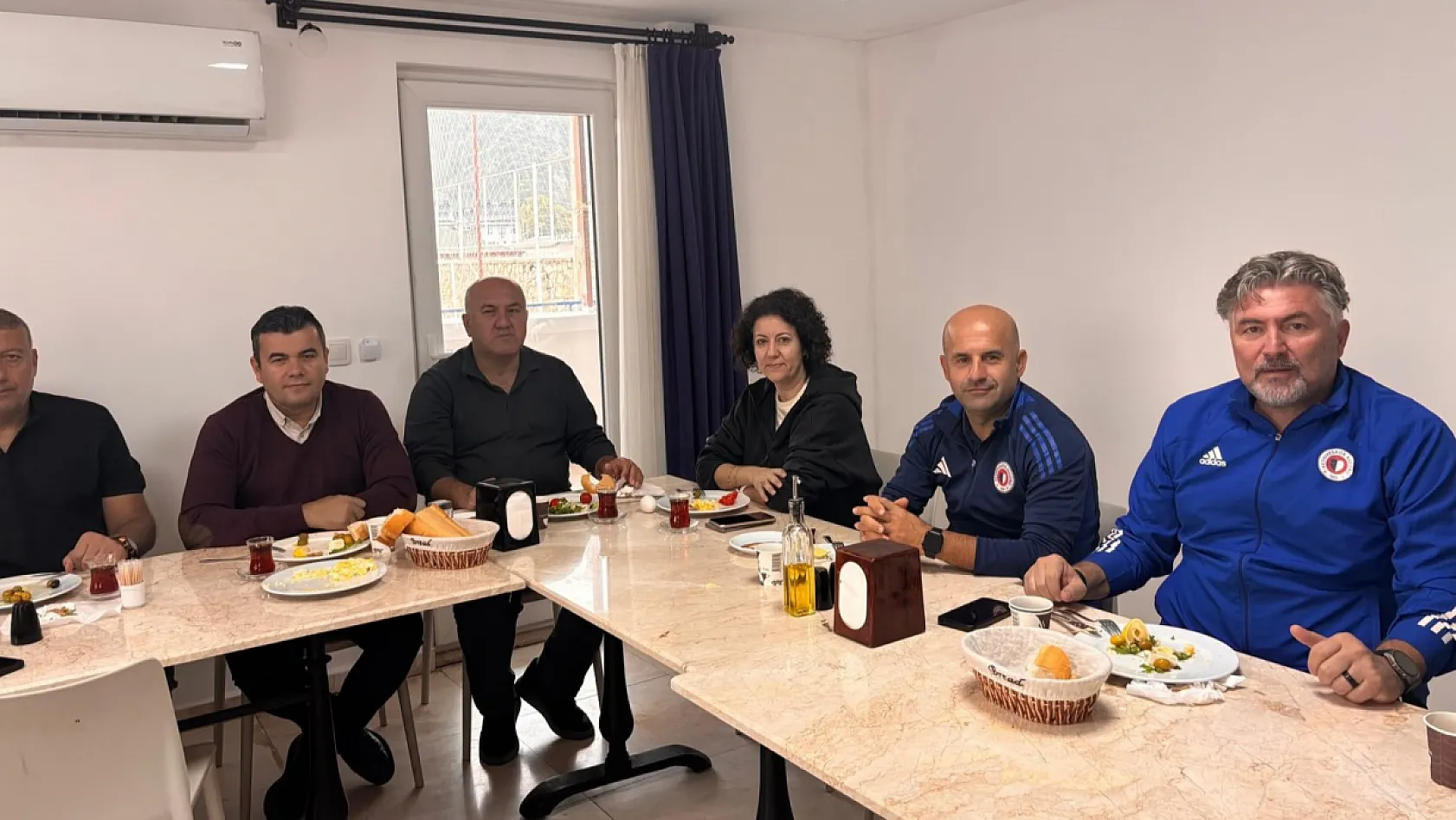 Fethiyespor'da Birlik ve Beraberlik Kahvaltısı