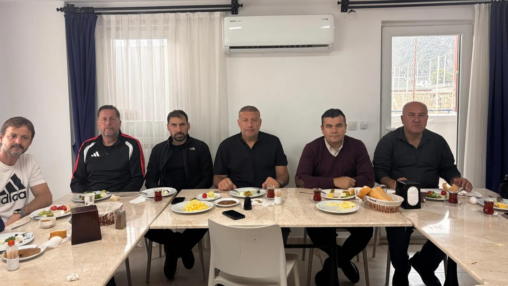 Fethiyespor'da Birlik ve Beraberlik Kahvaltısı
