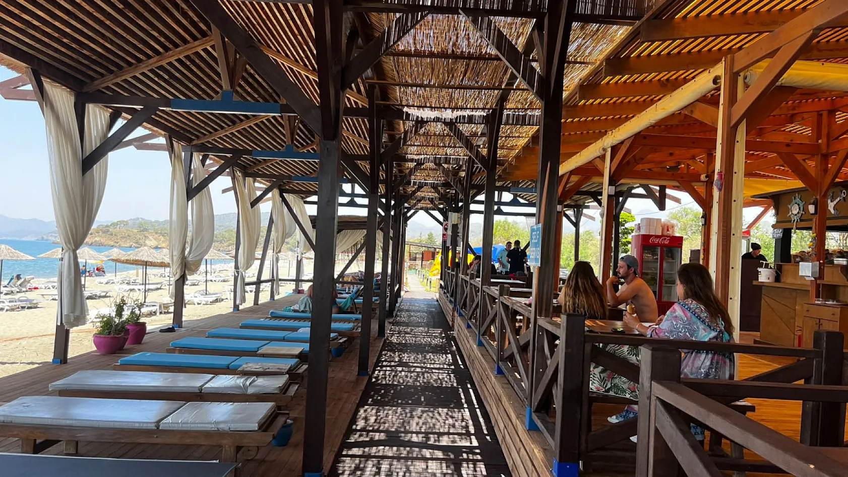 Ekolojik konseptli Fethiye Karaot Plajı sezona hazır