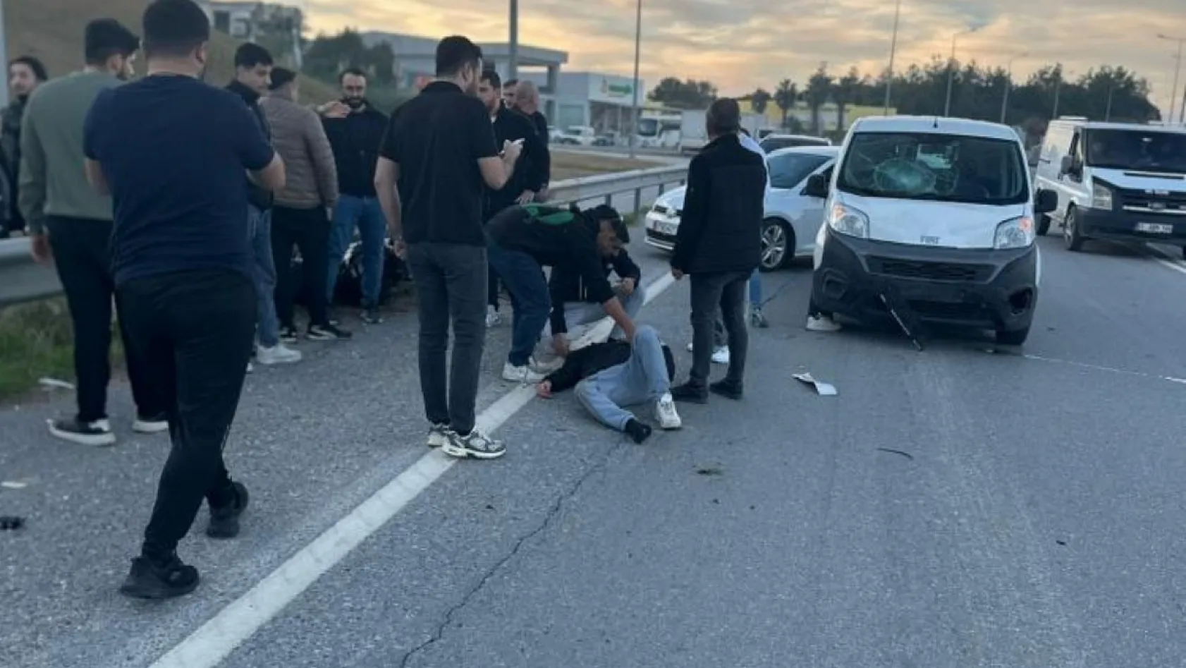 Kazaya müdahale trafik ekibinin uygulama yaptığını sandı, ters istikametten kaçarken kaza yaptı