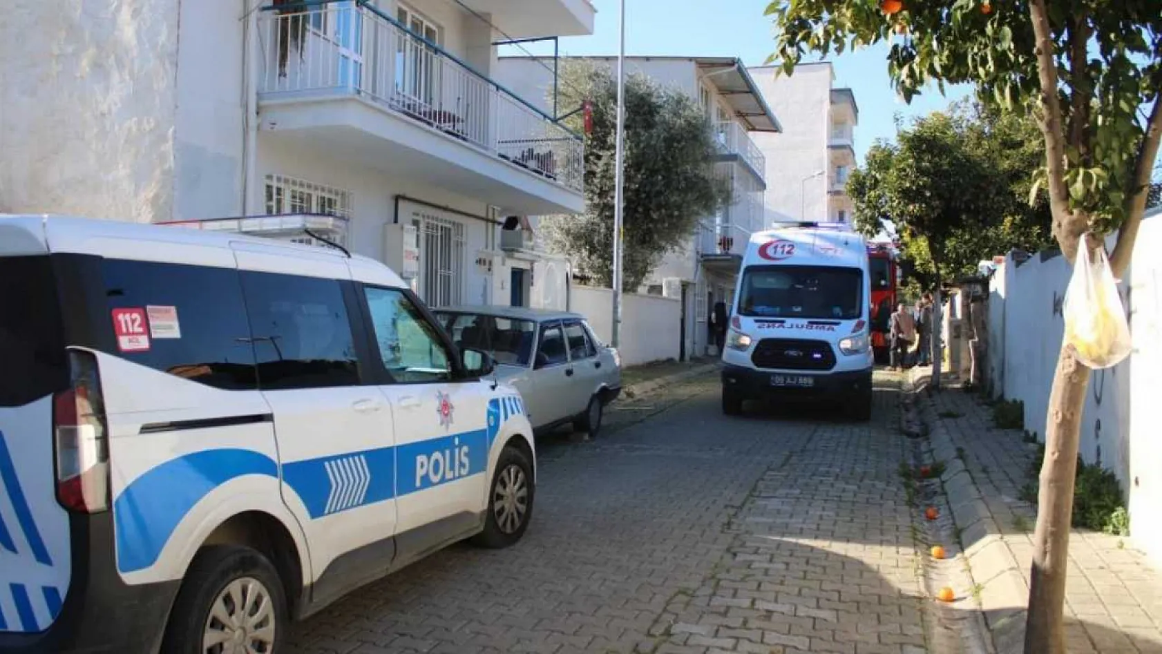 Uyurken kulağına pamuk tıkayınca, ekipler kapıya dayandı