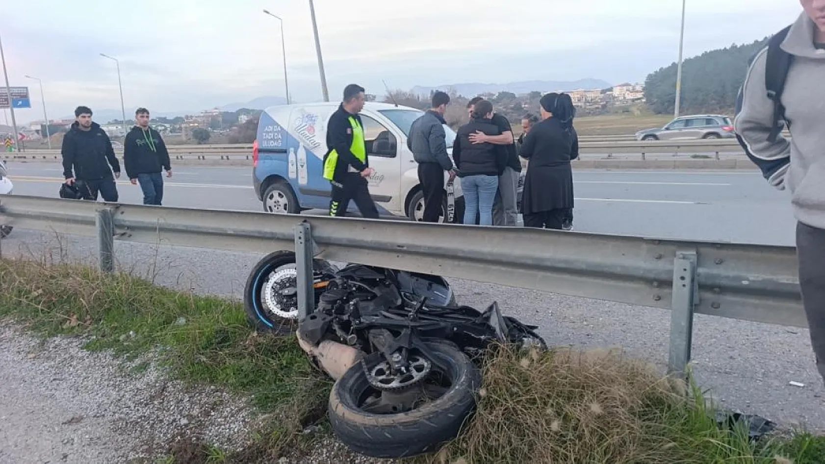 Kazaya müdahale trafik ekibinin uygulama yaptığını sandı, ters istikametten kaçarken kaza yaptı