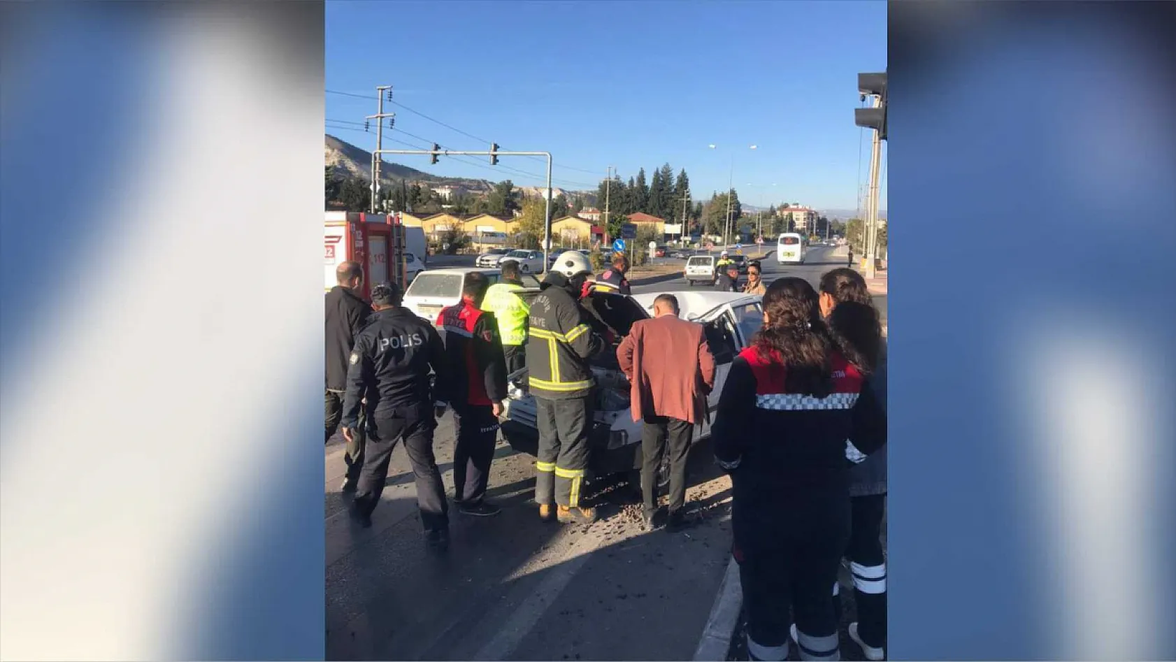 Kontrolden çıkan otomobil elektrik direğine çarptı: 1 yaralı