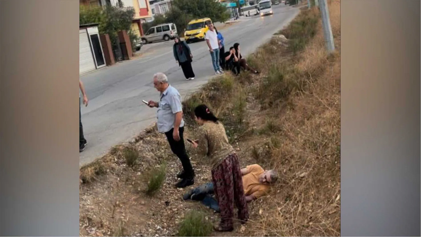 Servis aracı bekleyenler kurşun yağmuruna tutuldu: Silahlı Saldırıda 1 Yaralı