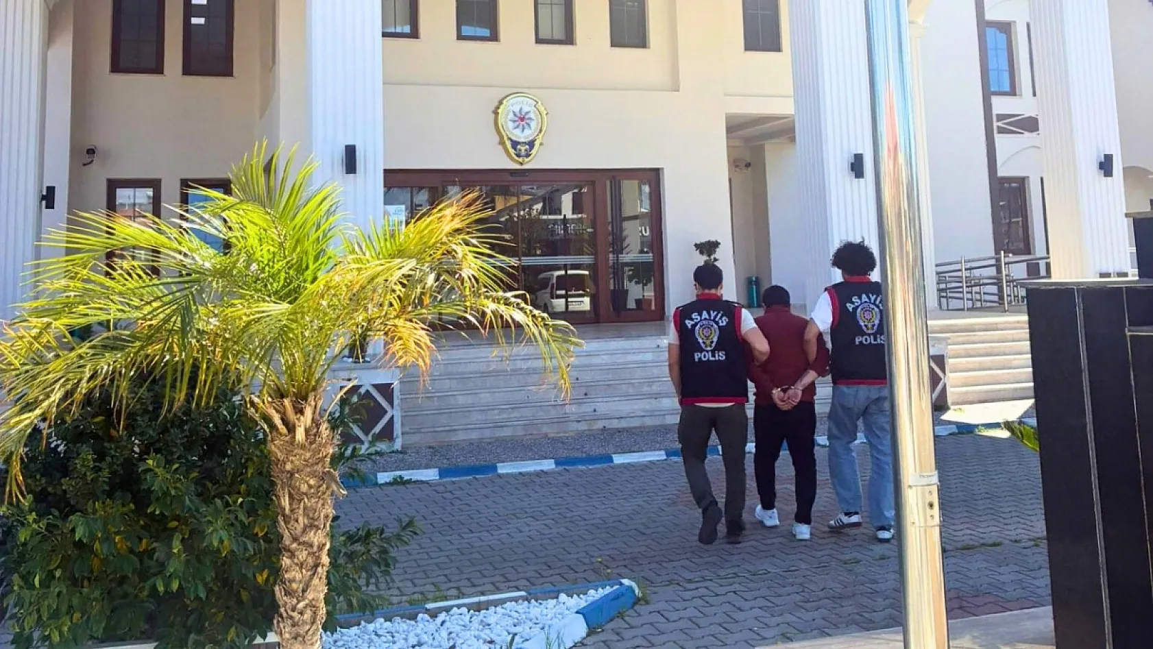 Firari hükümlü Fethiye'de yakalandı: 19 Yıl 16 ay hapis cezası bulunuyordu