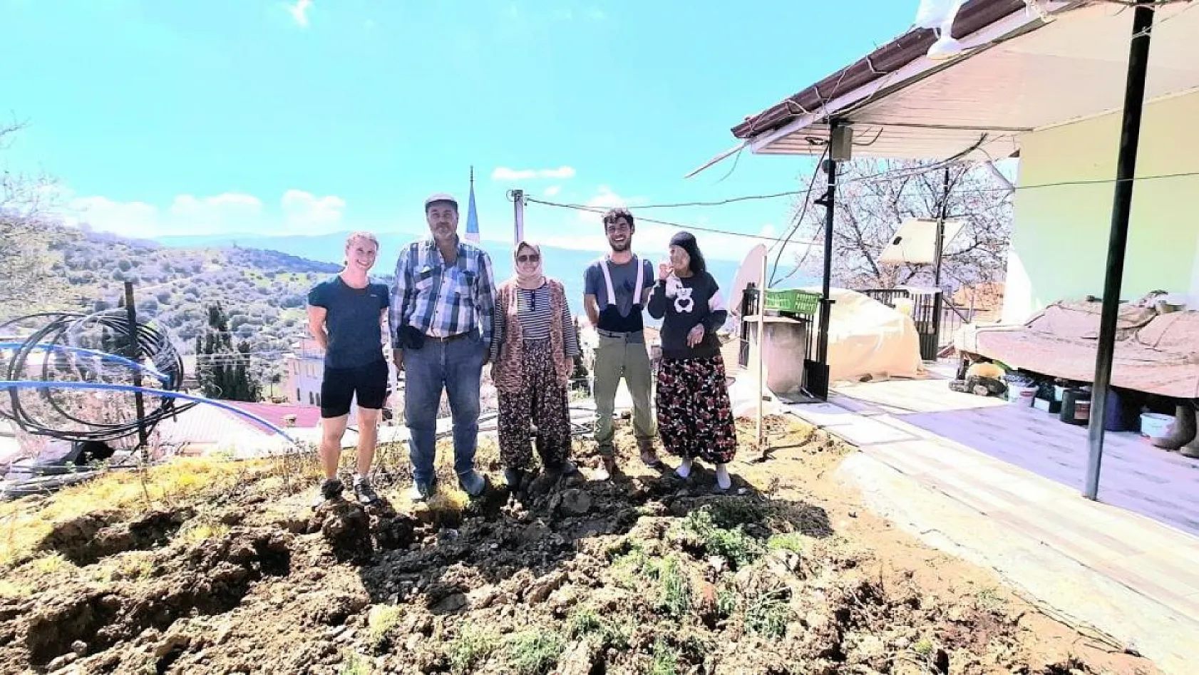 Fransız çift, Manisa'da Türk misafirperverliğiyle tanıştı