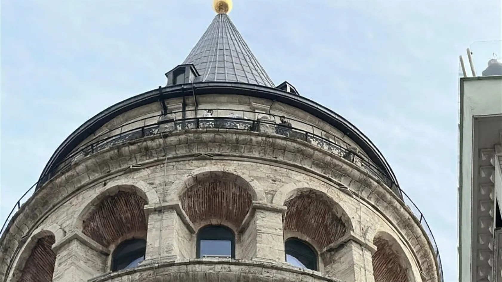 Galata Kulesi'nden atlayan kadın hayatını kaybetti