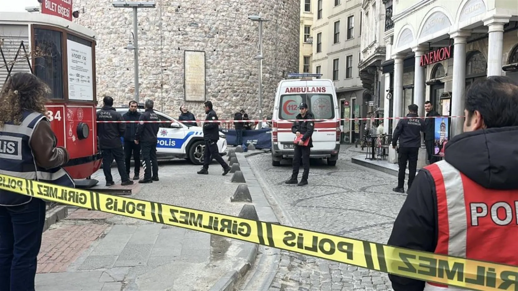 Galata Kulesi'nden atlayan kadın hayatını kaybetti