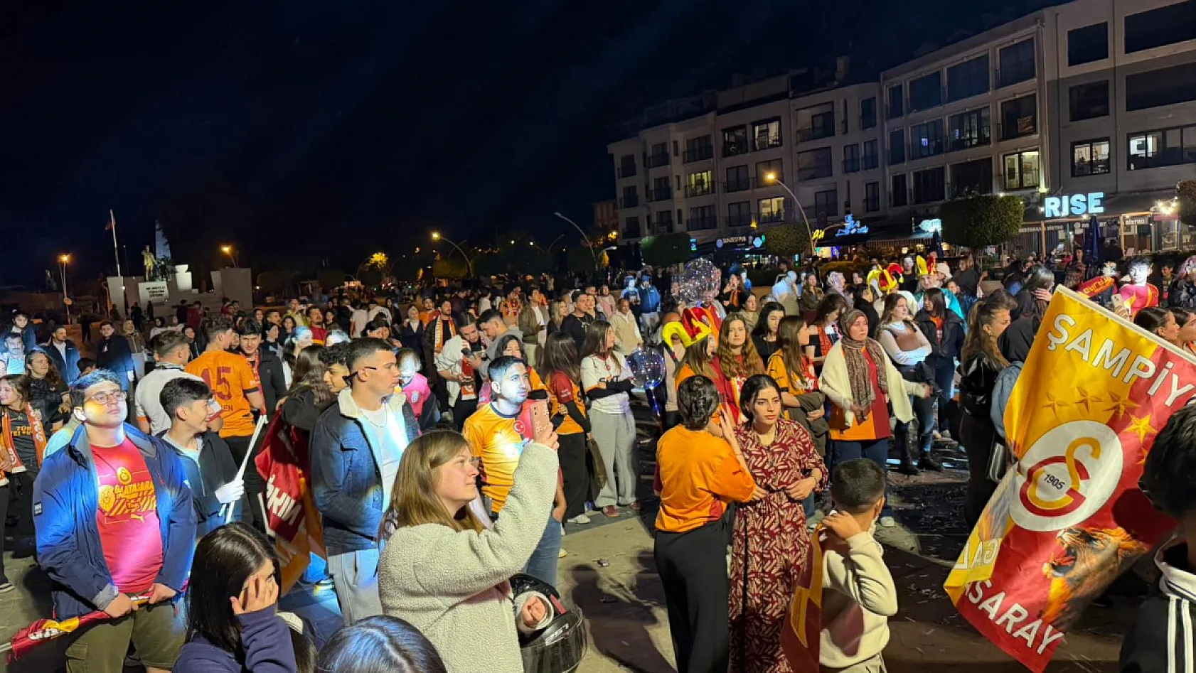 Galatasaray Samsun'da Yenildi: Fethiye'de Şampiyonluk Kutlamaları Haftaya Ertelendi