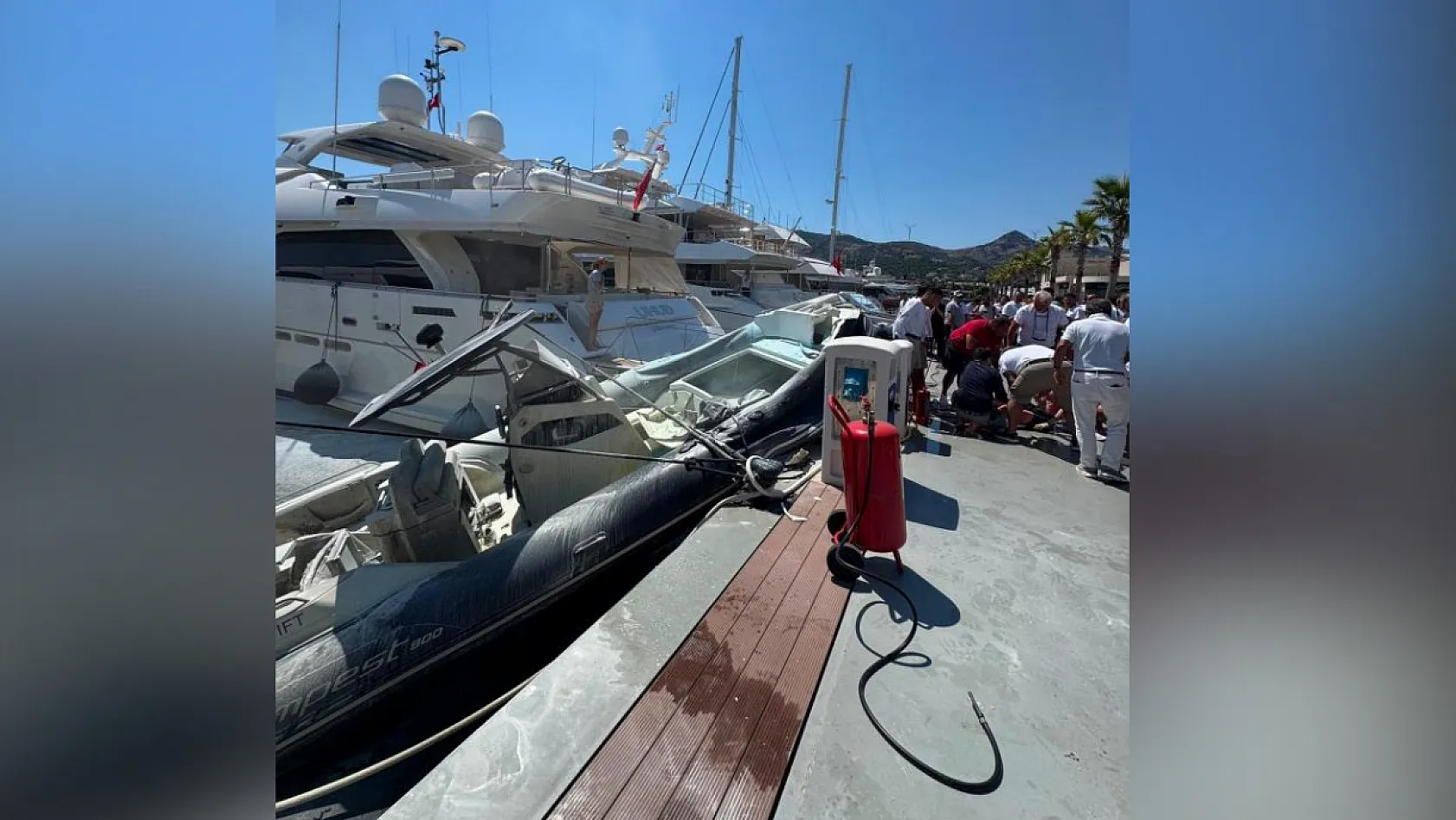 Bodrum'da Şişme Bot Rıhtıma Çarparak Patladı: 1 Yaralı