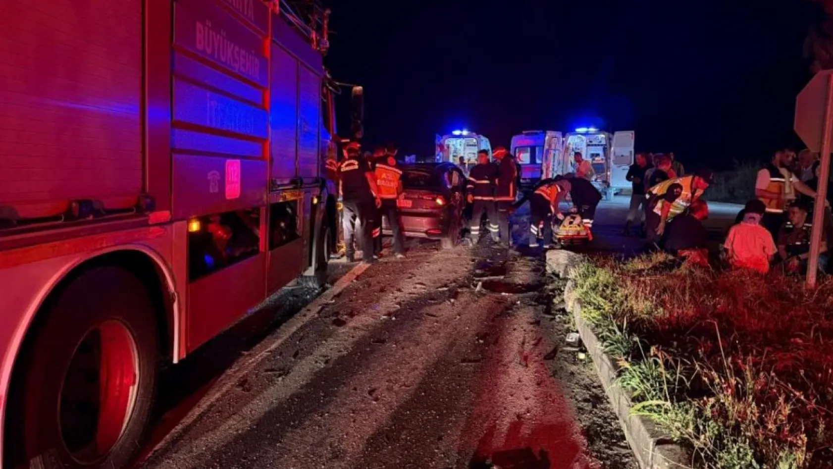 Gece Saatlerinde Trafik Kazası: 5 Kişi Yaralandı