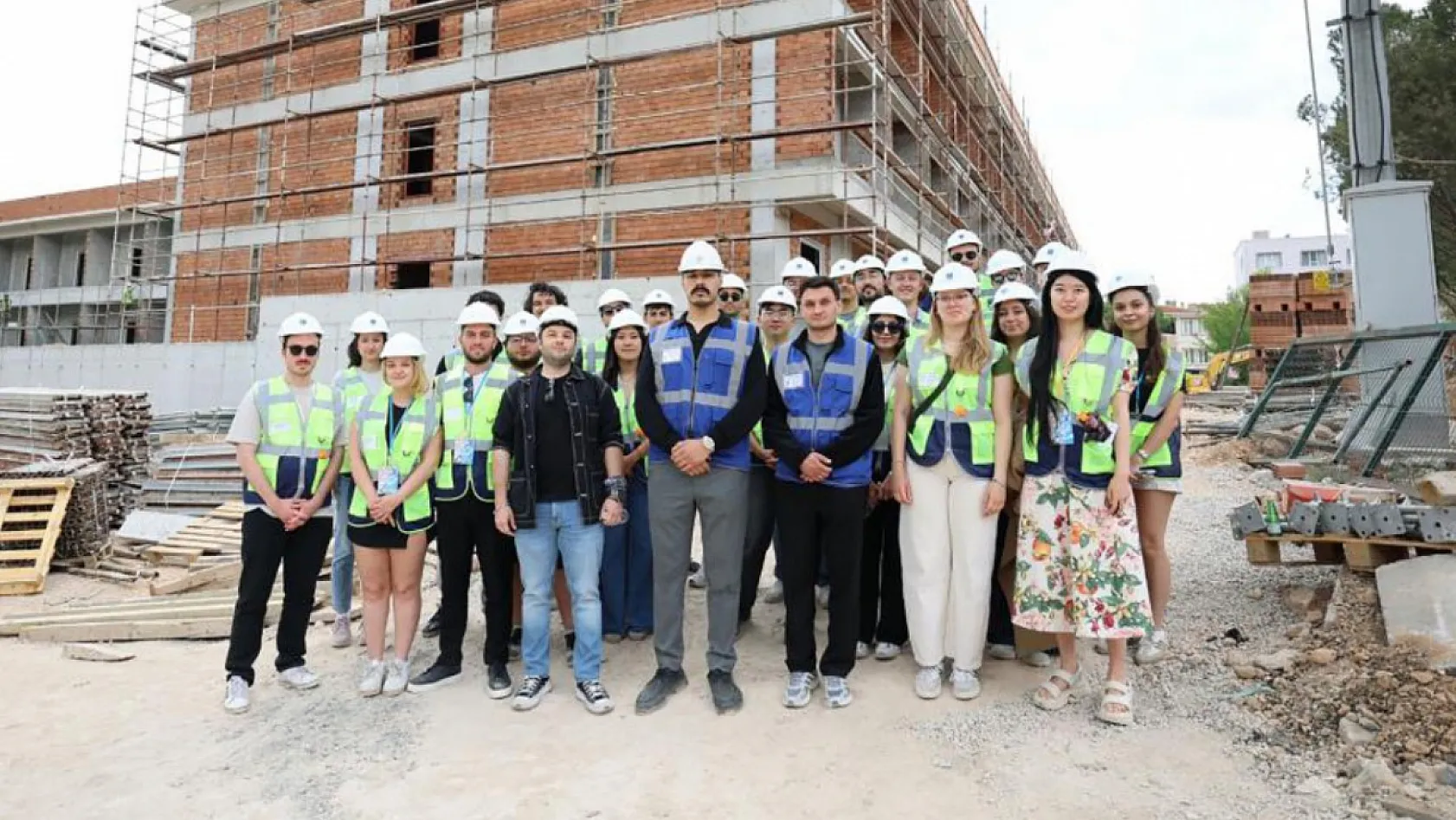 Geleceğin Mühendisleri Muğla'daki Huzurevi İnşaatını Gezdi