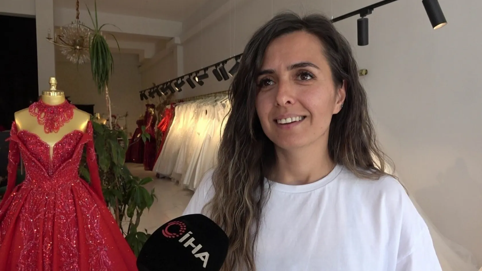 Gelinlikle gökyüzünde süzüldü, herkes damadı aradı... Gerçek ise sonradan ortaya çıktı