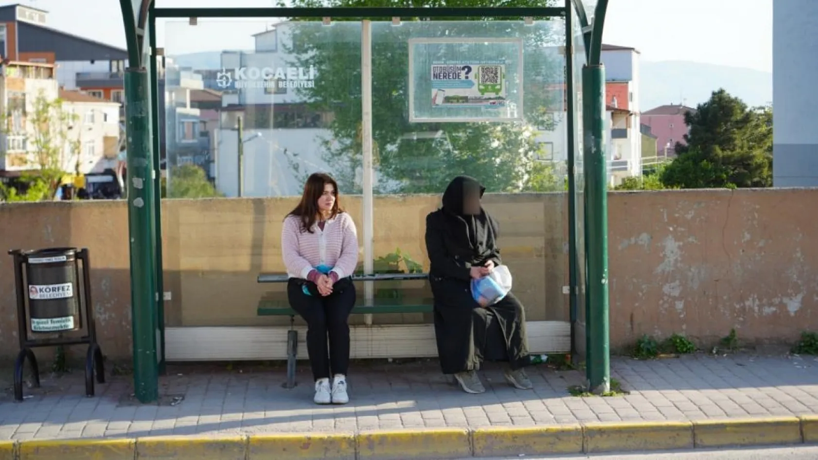 Genç kadın durakta tacizciyi saniye saniye kaydetti: 'Ben hovardayım, hovarda'