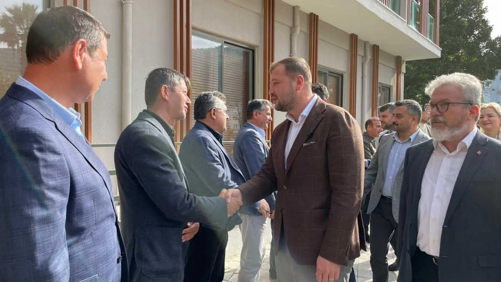 AK Parti Muğla İl Başkanı Güngör Fethiye'de muhtarlarla buluştu
