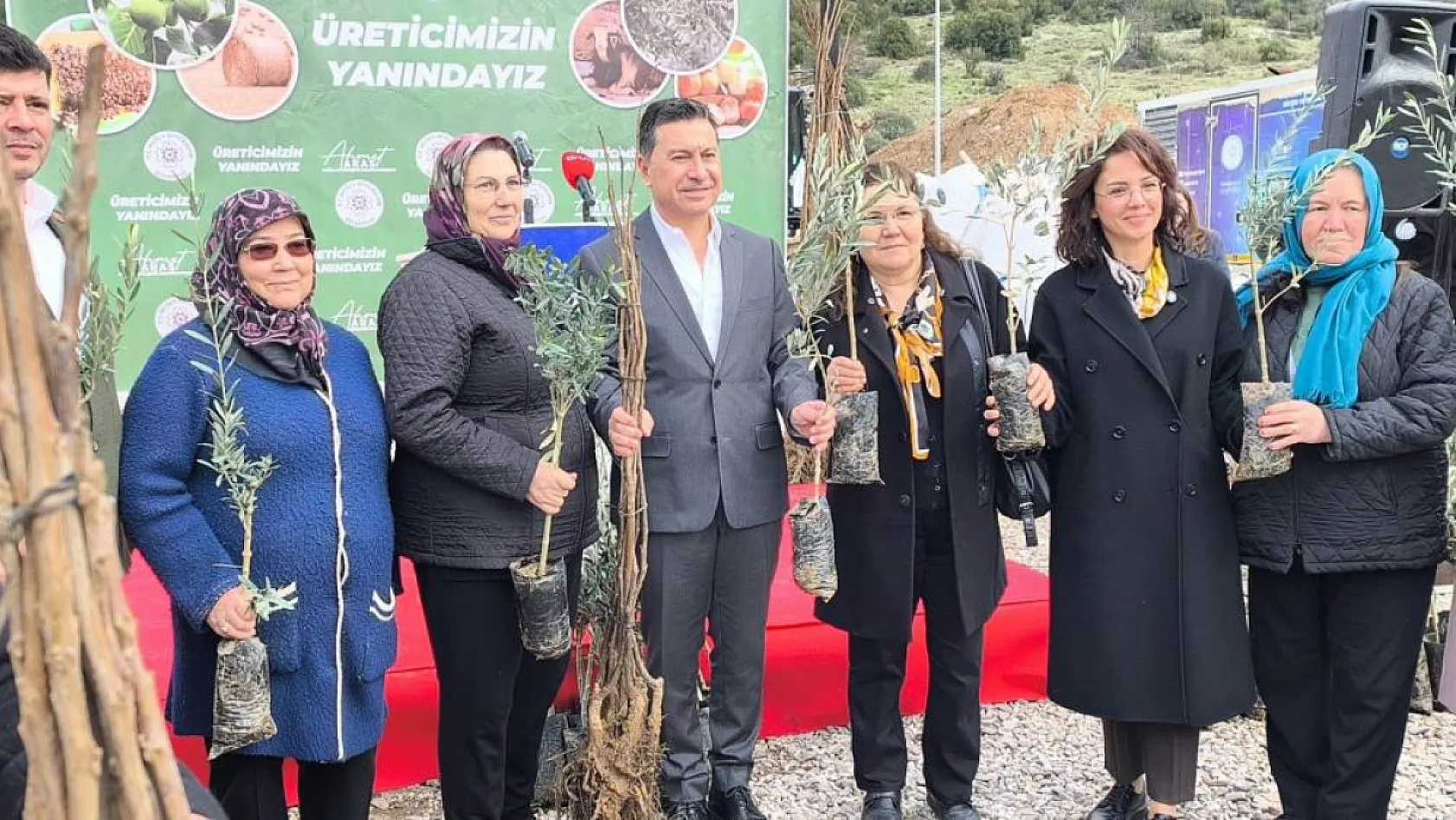 Muğla'da toprak gelecekle buluşuyor: '50 bin fidan üreticiye teslim edildi'