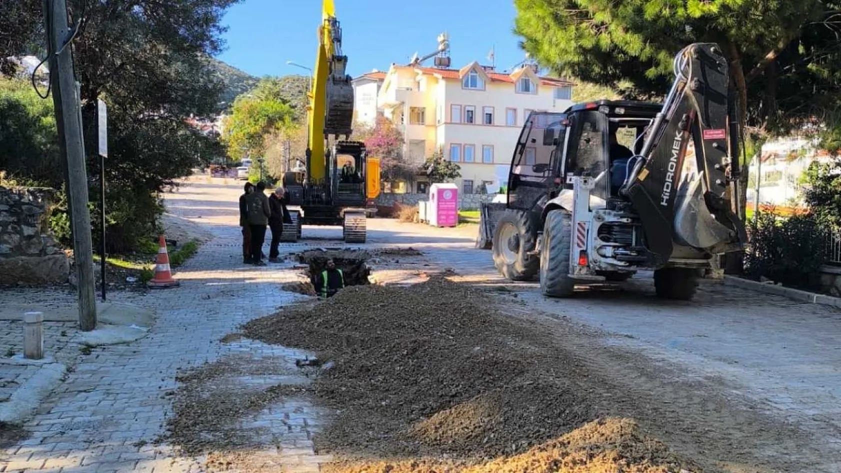 Muğla Büyükşehir, Datça'da 53 Bin Metrelik Yol Ağını Yeniliyor