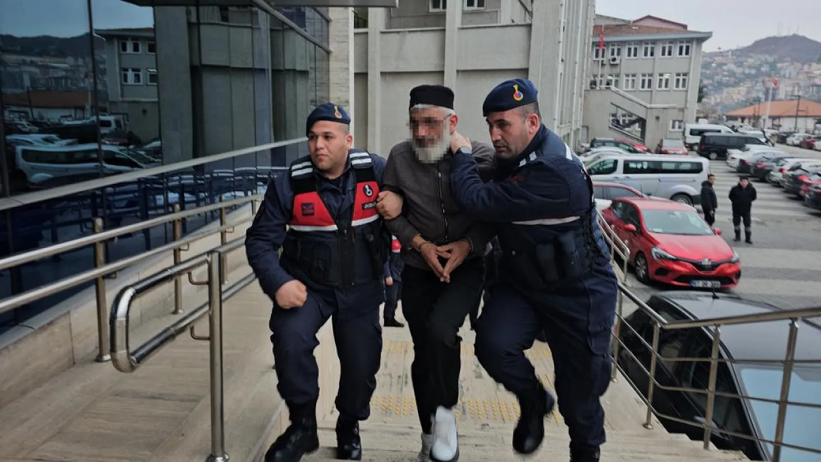 Çifte cinayetin zanlısı adliyeye sevk edildi
