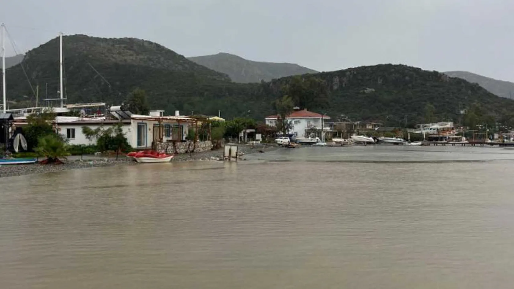 Marmaris'te son 24 saatte 60 kilogram yağış düştü