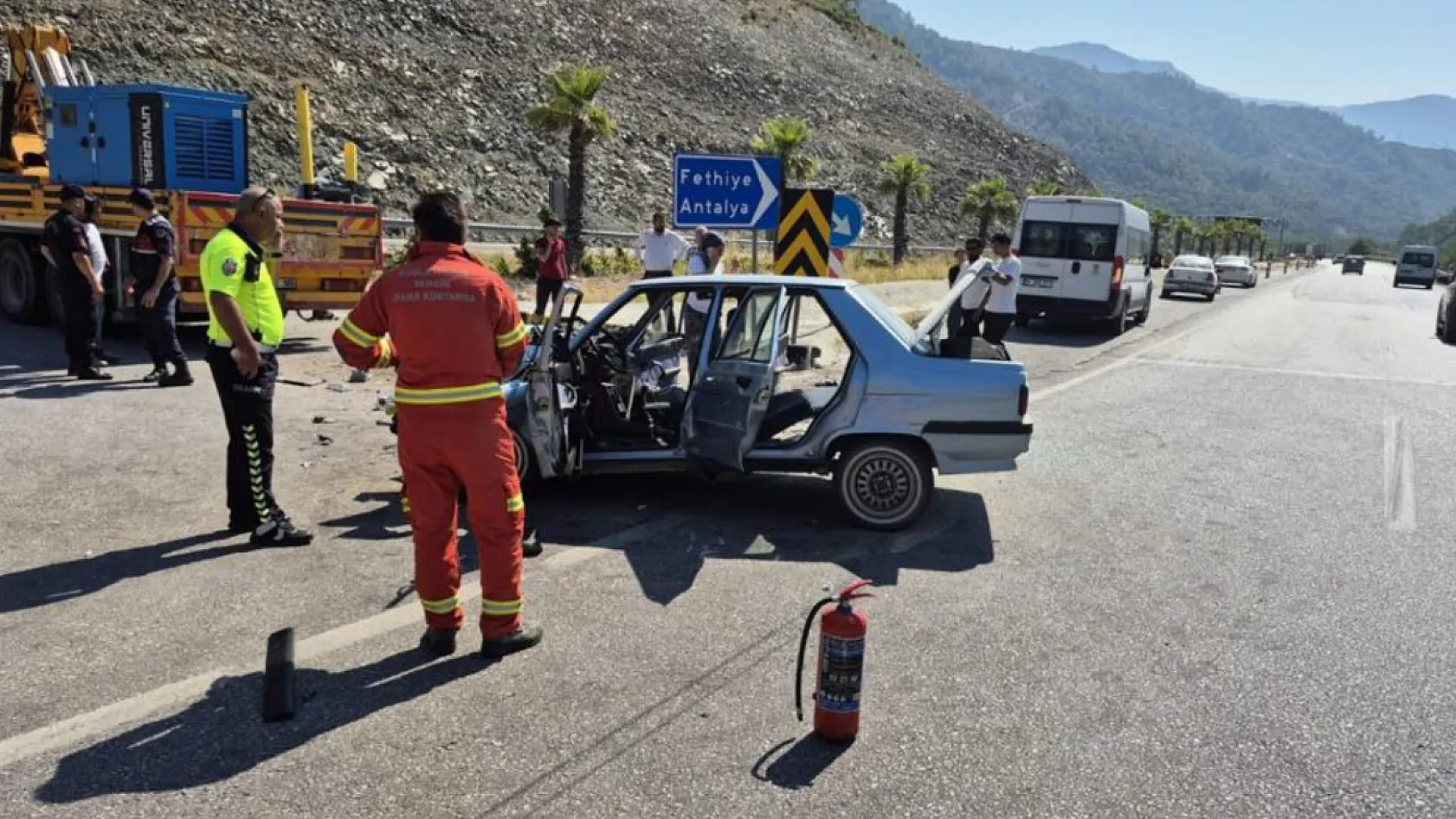 Göcek Tüneli'nde kaza: Sürücü araçta sıkıştı