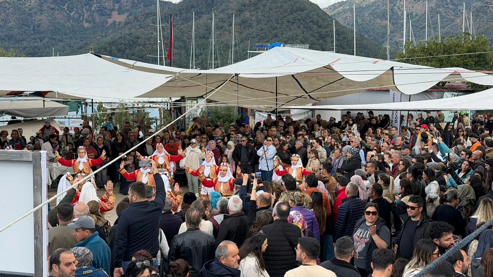 Göcek'te Halk Oyunları Gösterileri Büyük Beğeni Topladı