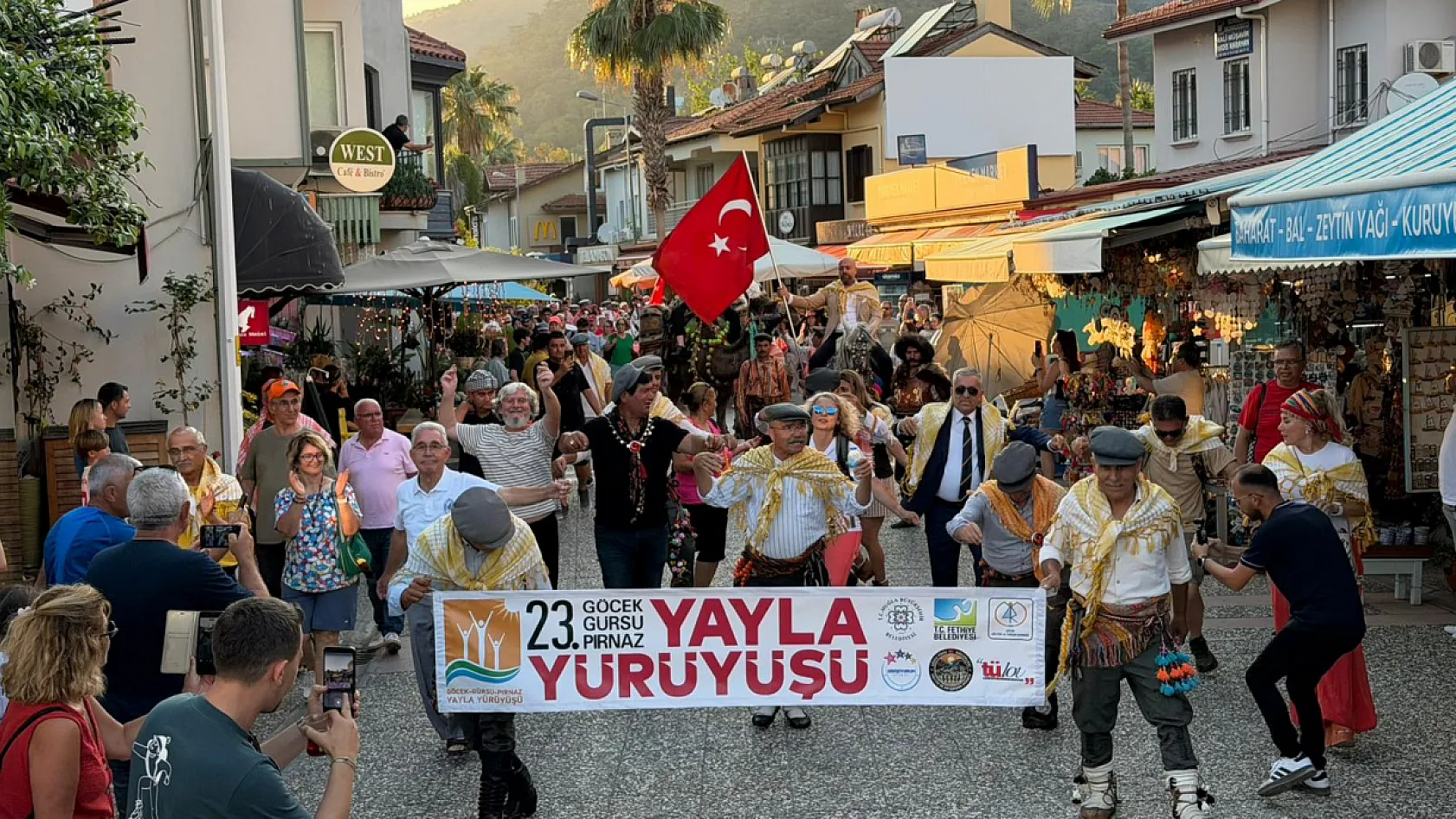 Göcek'te Yayla Yürüyüşü coşkusu kortejle başladı, konserle taçlandı