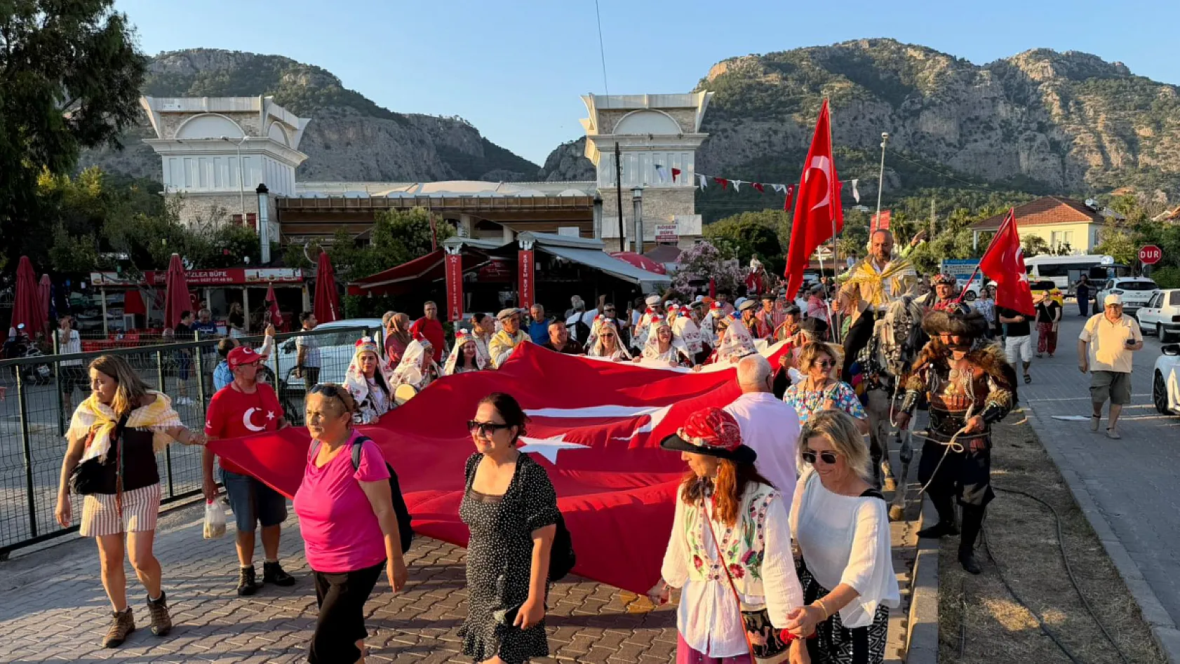 Göcek'te Yayla Yürüyüşü coşkusu kortejle başladı, konserle taçlandı