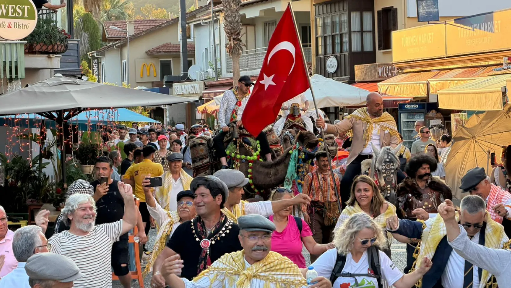 Göcek'te Yayla Yürüyüşü coşkusu kortejle başladı, konserle taçlandı