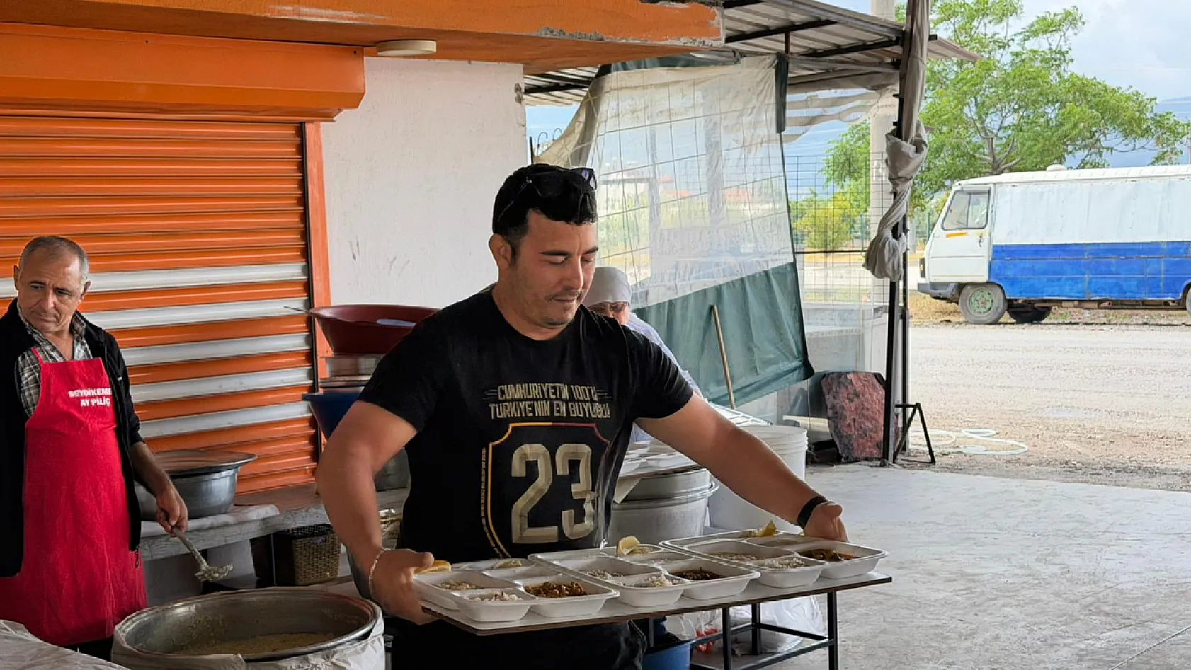 Görev yeri Van, buluşma noktası Fethiye: Büyükcumhur çifti için düğün yemeği
