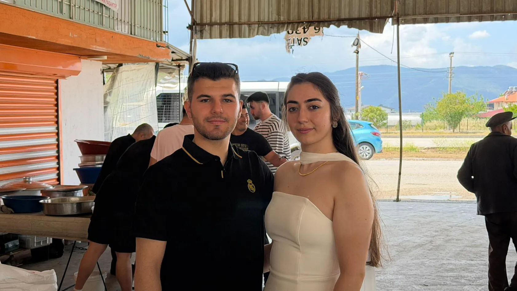 Görev yeri Van, buluşma noktası Fethiye: Büyükcumhur çifti için düğün yemeği