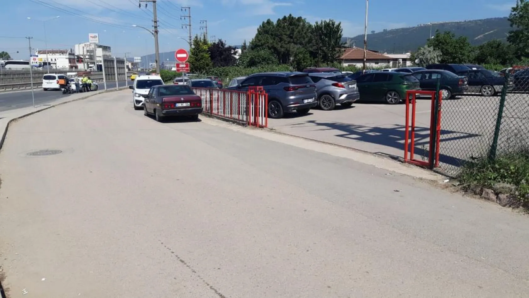 Hastane önünde tartıştığı kadını bıçakladı