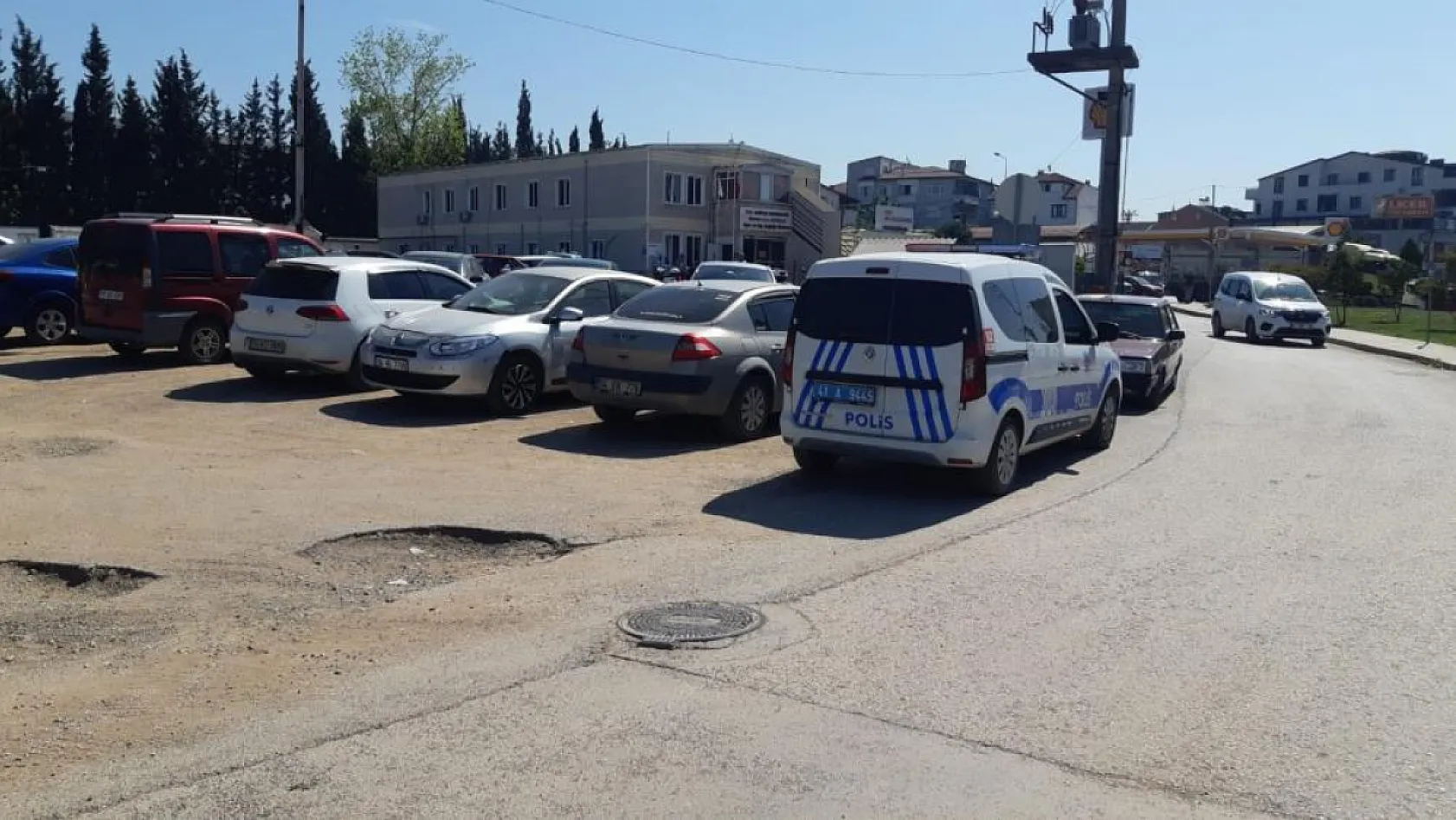 Hastane önünde tartıştığı kadını bıçakladı