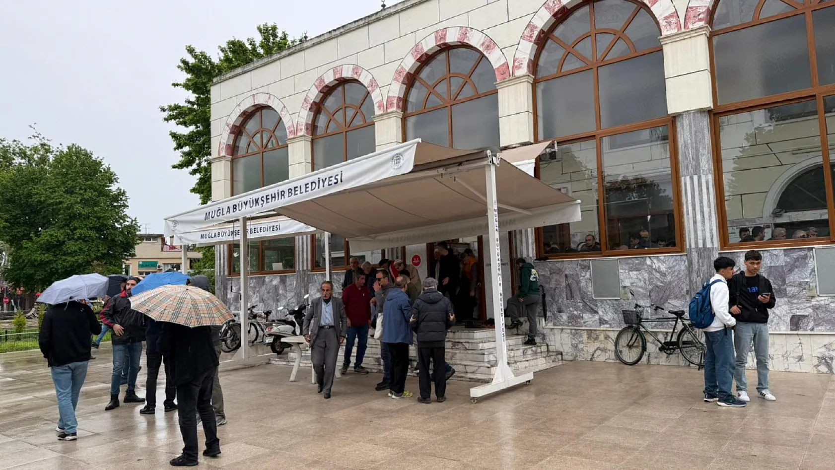Hayatını kaybeden öğretmen ve öğrenciler için Fethiye'de gıyabi cenaze namazı