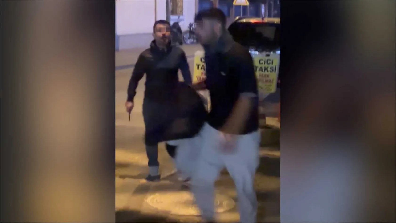 Talihsiz genç, tartışıp özür dilediği bıçaklı saldırgandan kaçamadı