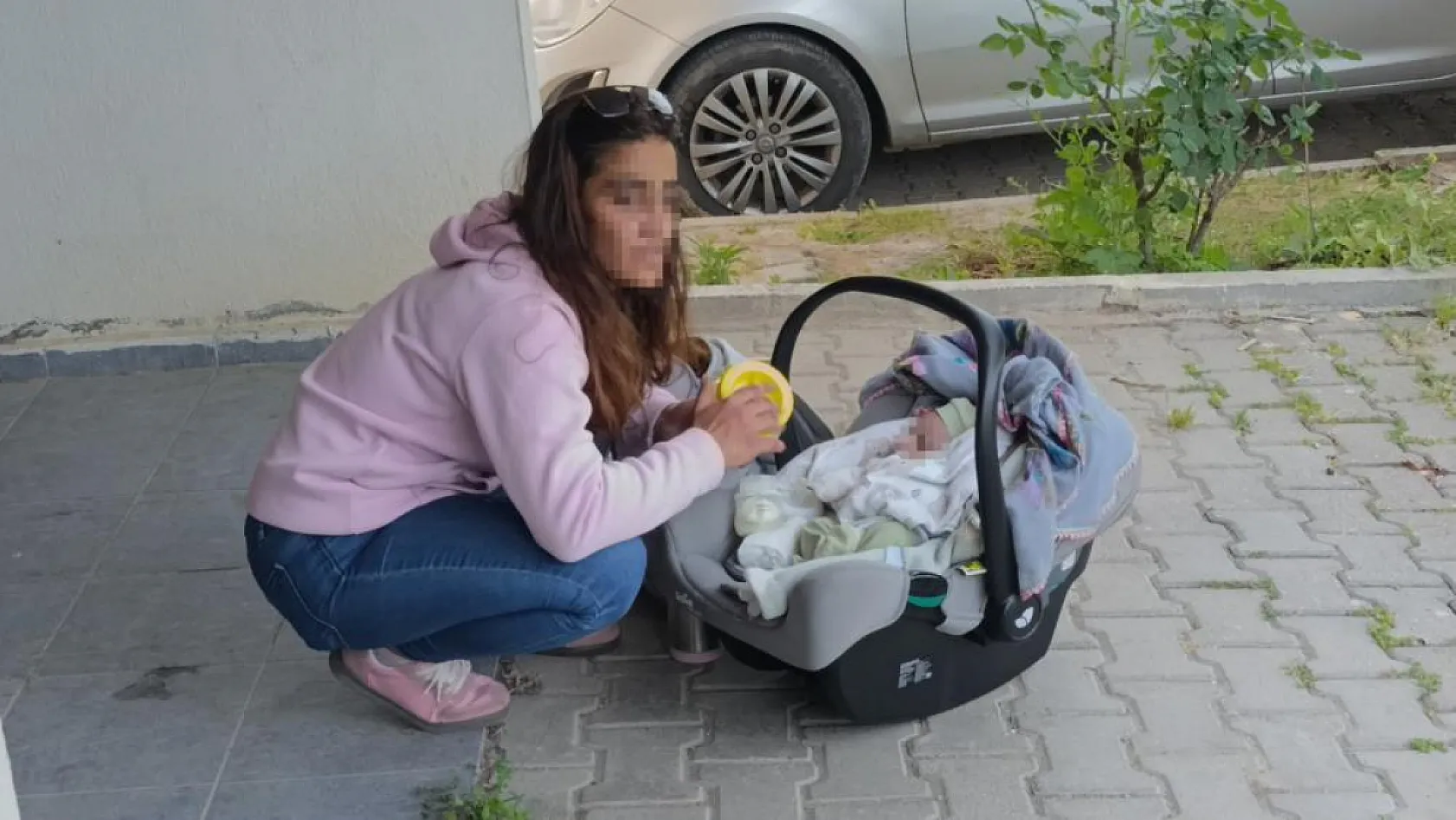 Hırsızlık ihbarına giden polis, özel garajda 5 aylık bebekle annesini buldu