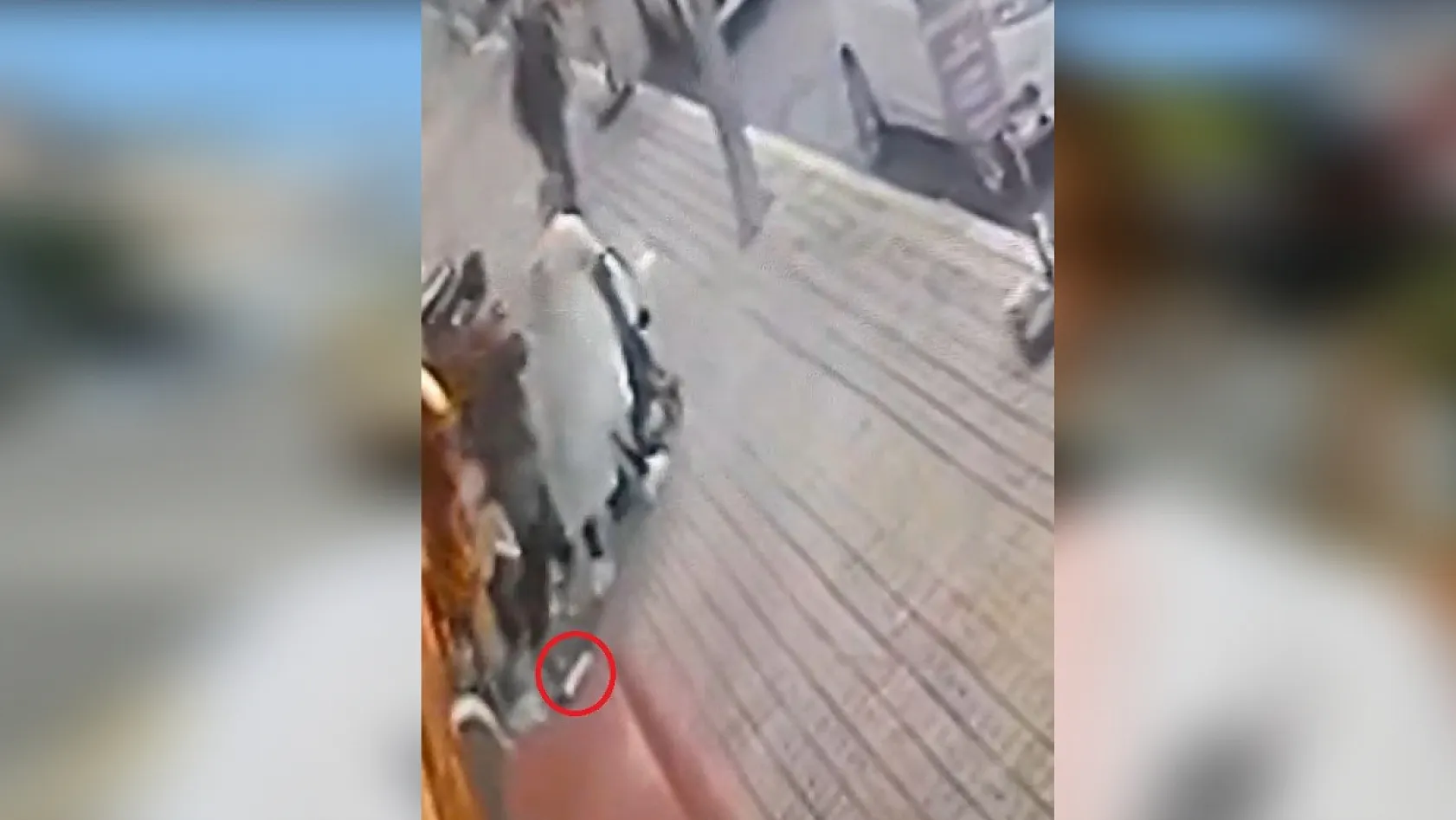 Çiğ köfte aldıktan sonra cüzdanını düşürdü, güvenlik kamerasını izleyince şoke oldu