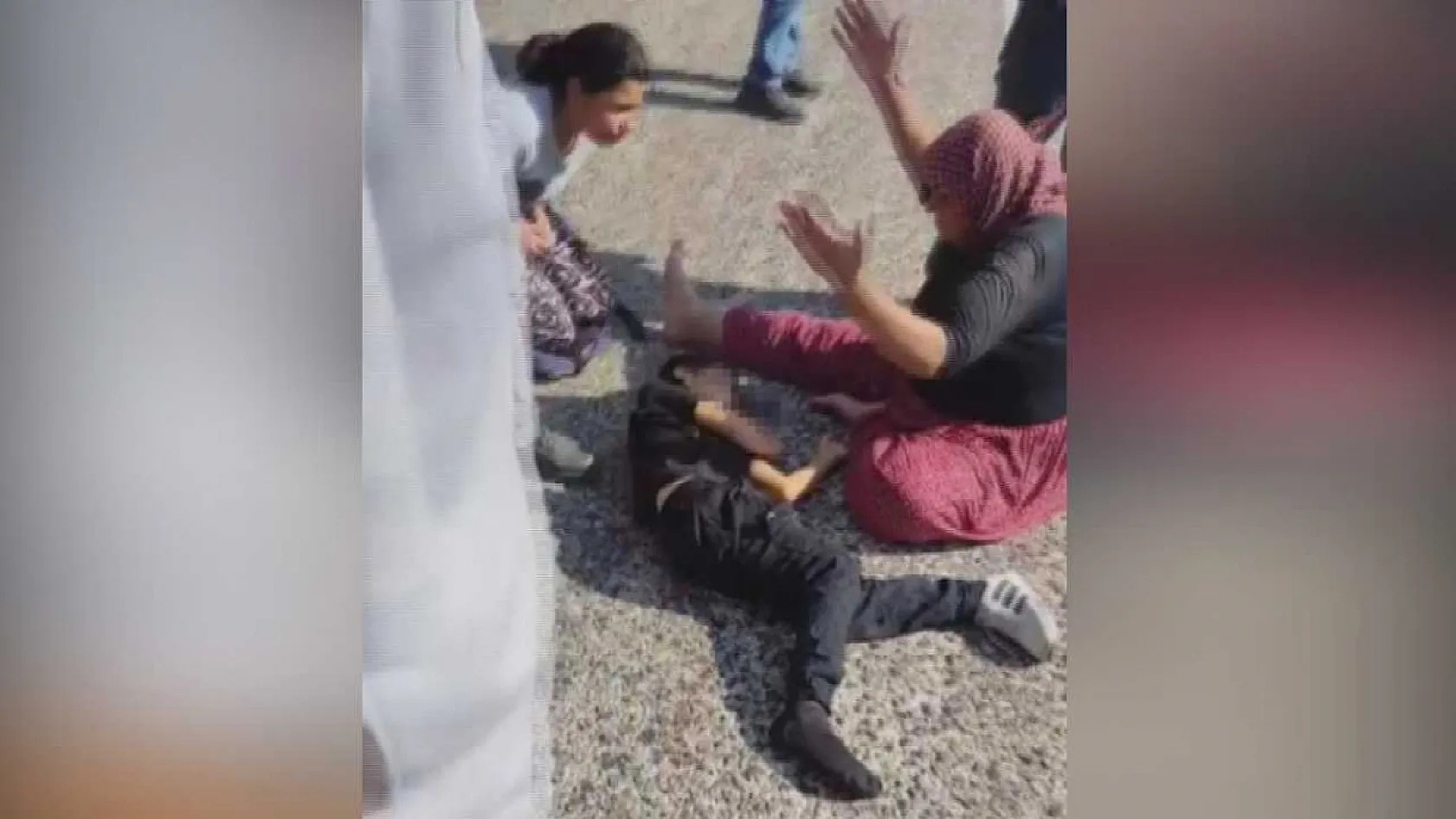 Okul Servisinden İndi, Karşıya Geçerken Canından Oldu