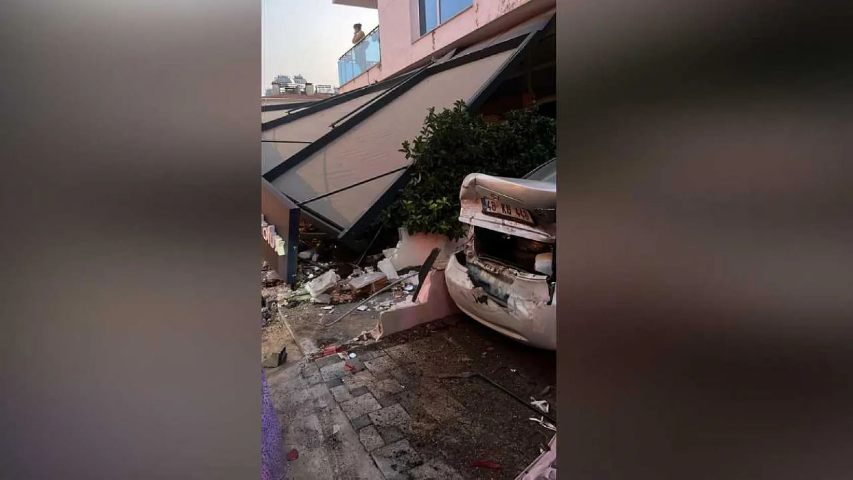Muğla'da ortalığı savaş alanına çeviren sürücü, yara almadan kurtuldu