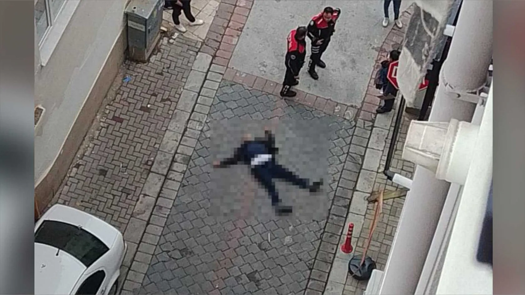 7. katın balkonundan atlayan şahıs hayatını kaybetti