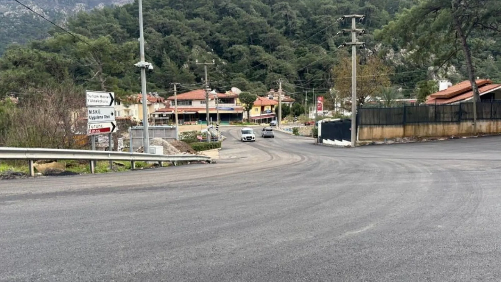 Muğla Büyükşehir İçmeler, Asparan, Turunç yol ayrımını yeniledi